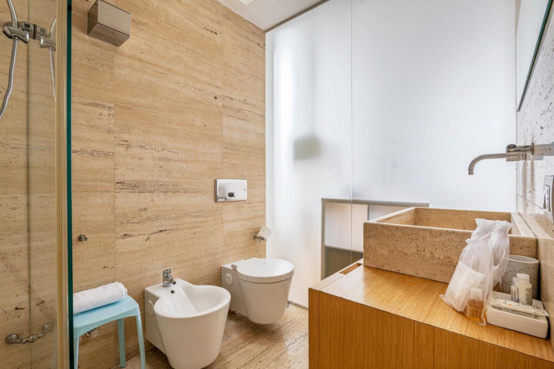One Bedroom Apartment In Brera Милан Экстерьер фото